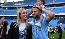 طائرة النجم الجزائري رياض محرز تتعرض لمطب جوي